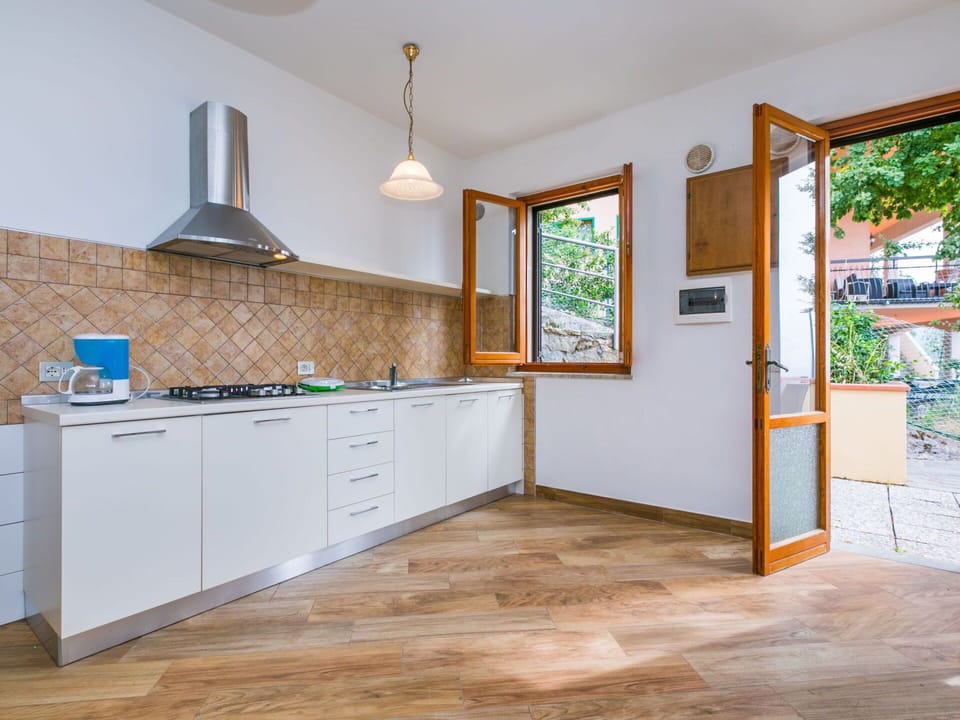 Cabinetry, Property, Countertop, Building, Window, Wood, Drawer, Tap, Interior Design, Architecture