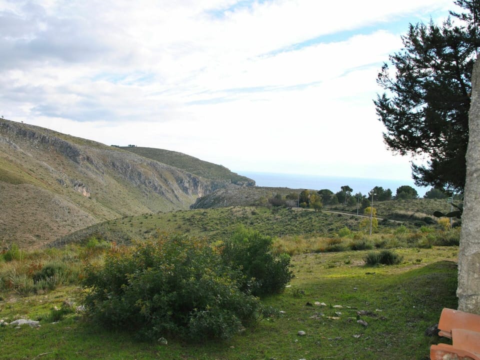 Cloud, Sky, Plant, Natural Landscape, Tree, Mountain, Grass, Landscape, Grassland, Slope