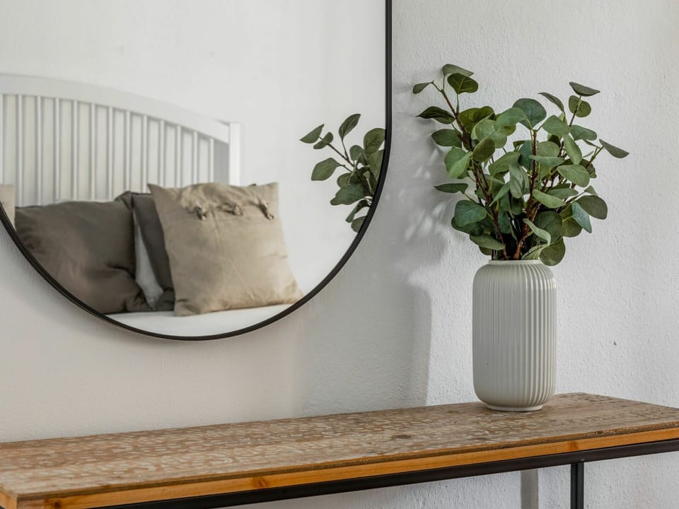 Plant, Rectangle, Wood, Interior Design, Houseplant, Comfort, Line, Wall, Material Property
