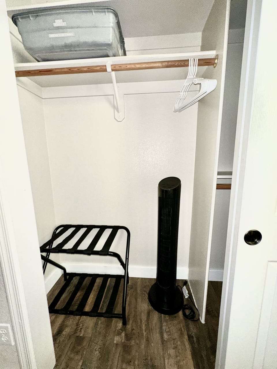 Bed #2: 2 luggage racks, oscillating fan, extra blankets in the closet.