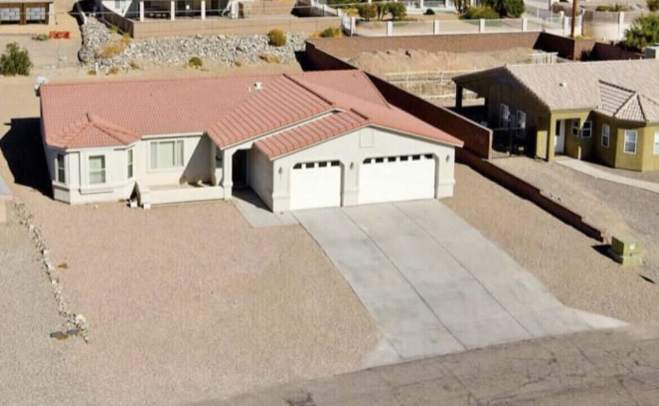 Space for boat/trailer parking