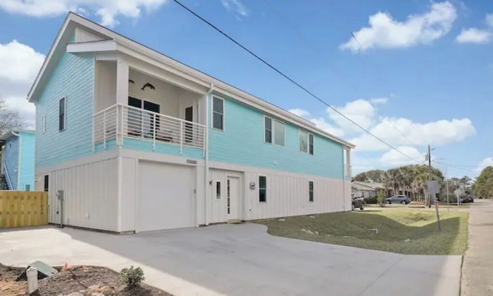 Welcome to Hip-Nautic! The BRAND NEW CONSTRUCTION in the heart of Carolina Beach