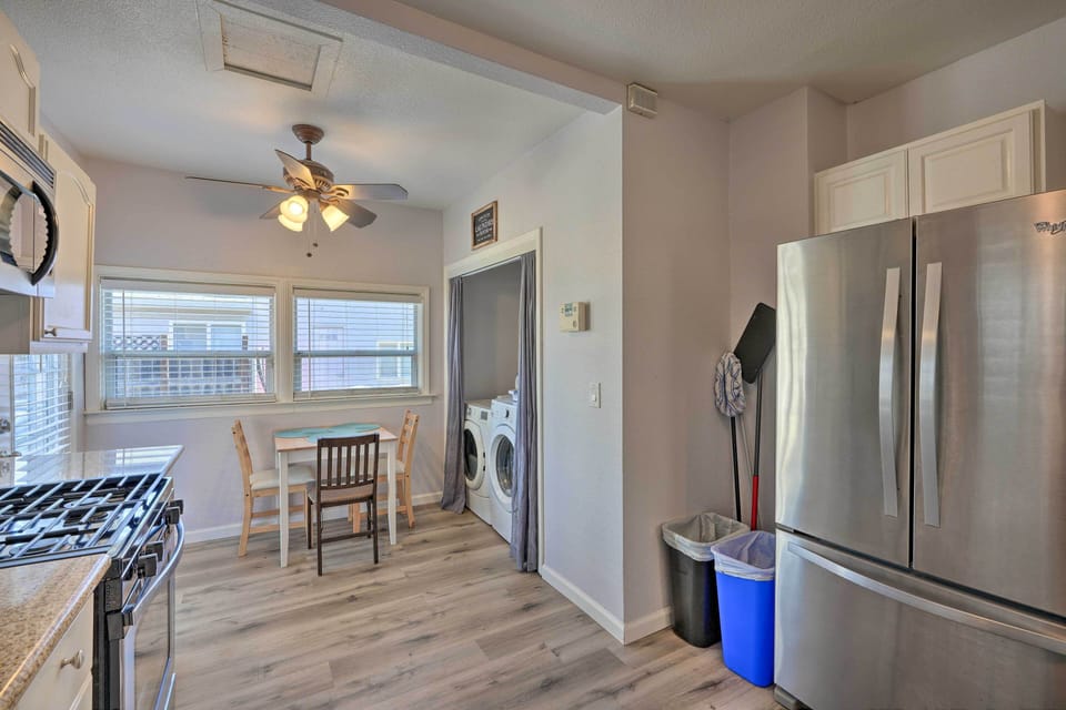 Kitchen | In-Unit Washer & Dryer