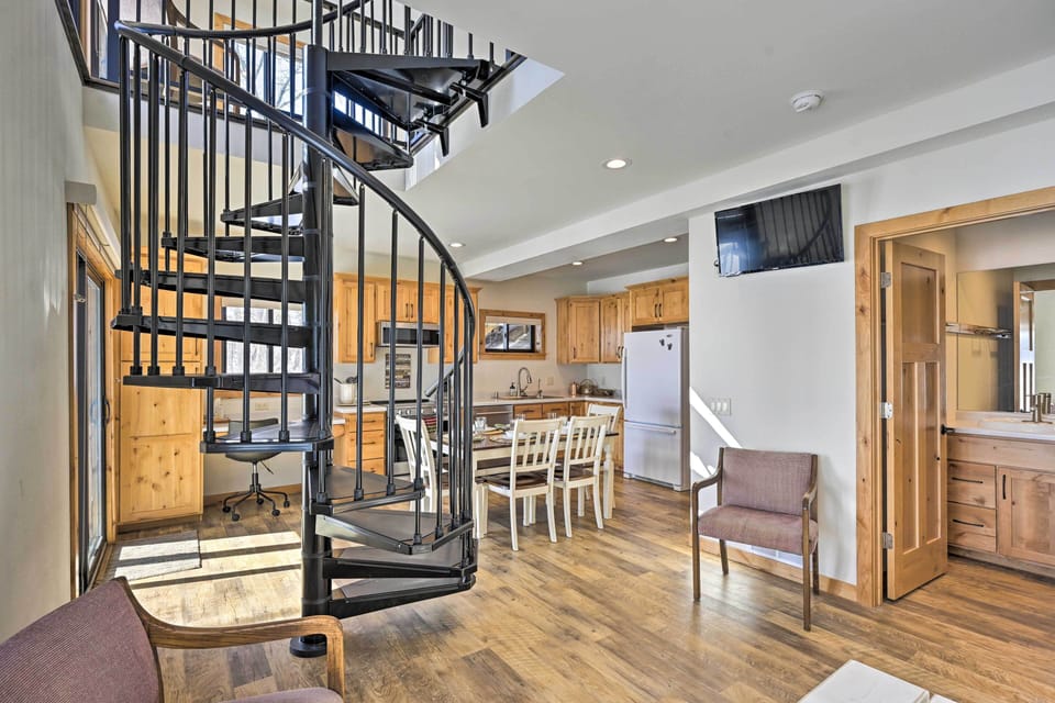 Main Living Area | 1st Floor | Smart TV w/ Cable