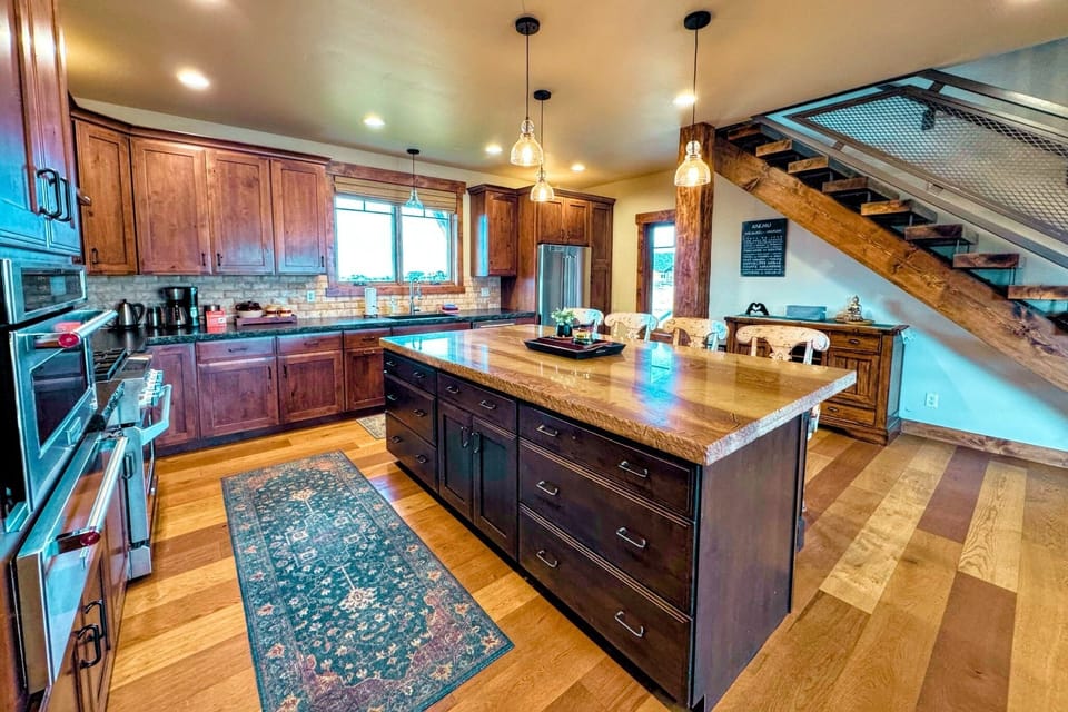 Stay in and make a meal using this well-appointed kitchen!