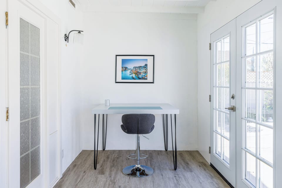 Sun room w/ dedicated workspace!