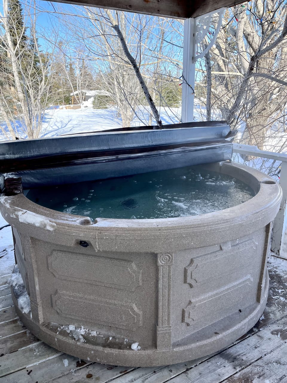 4 - 6 Person Hot Tub