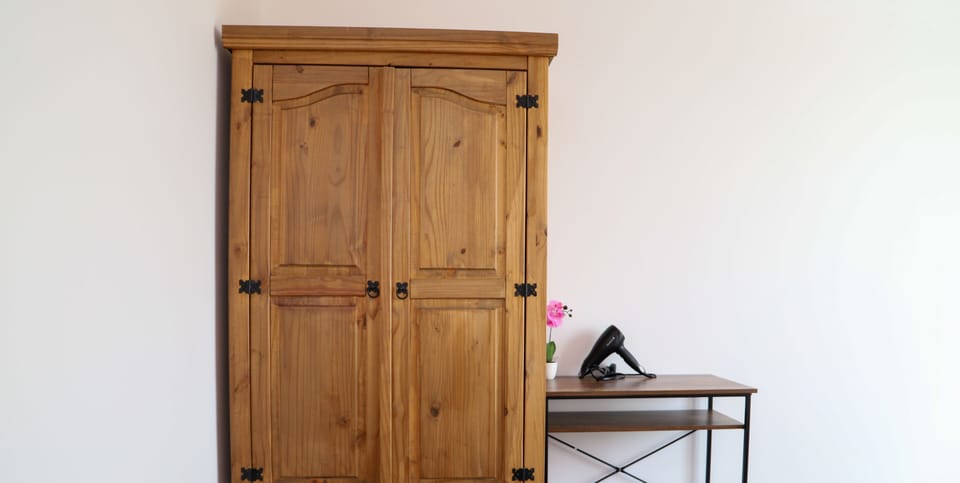 Clean and functional wardrobe for daily use