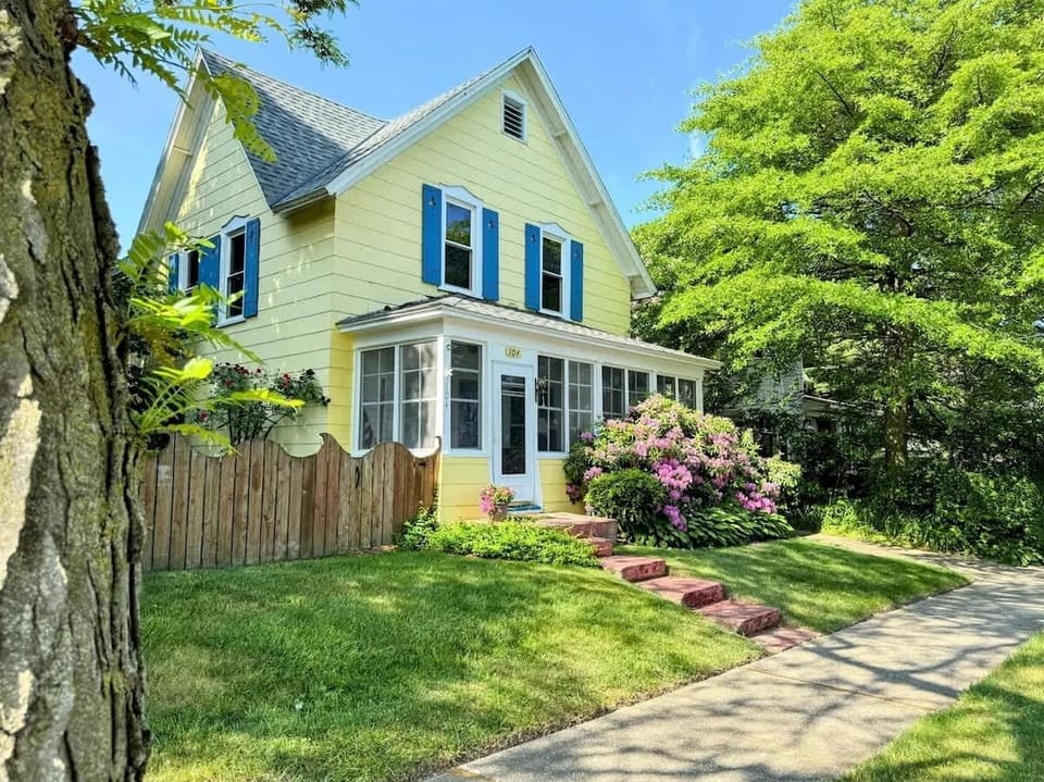 Steps From Michigan Avenue in South Haven is Driftwood Manor