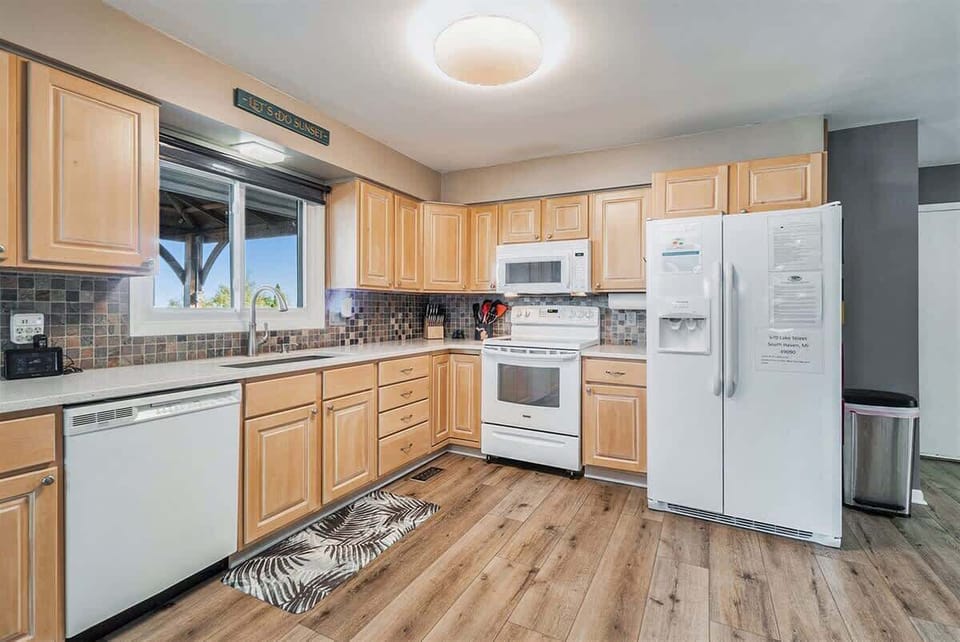 The Kitchen at the Great Lakes Escape - Where Freshwater Breeze Meets Culinary Ease
