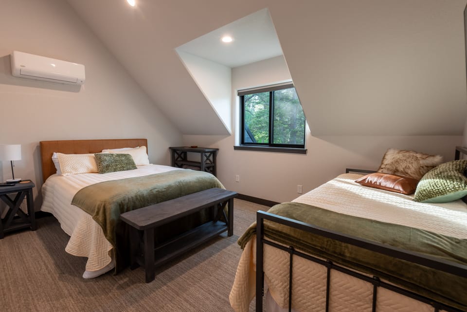 Room #3. Queen with twin daybed (with lower trundle bed)