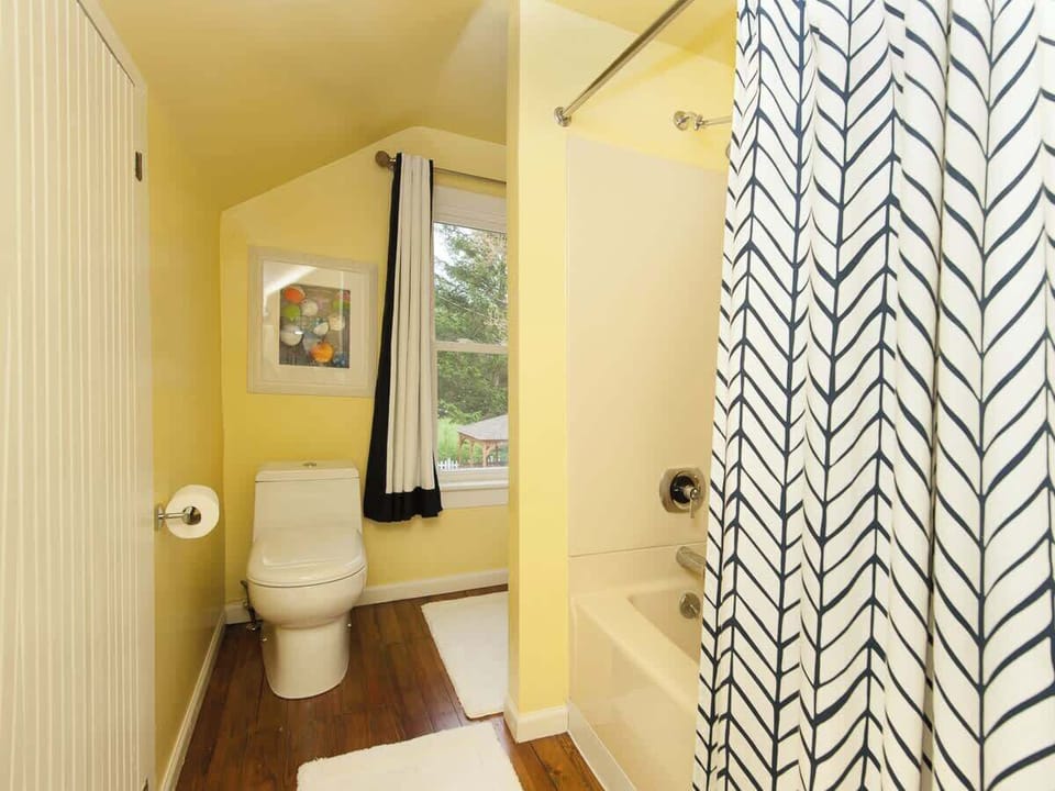 Bathroom 3 shower/tub