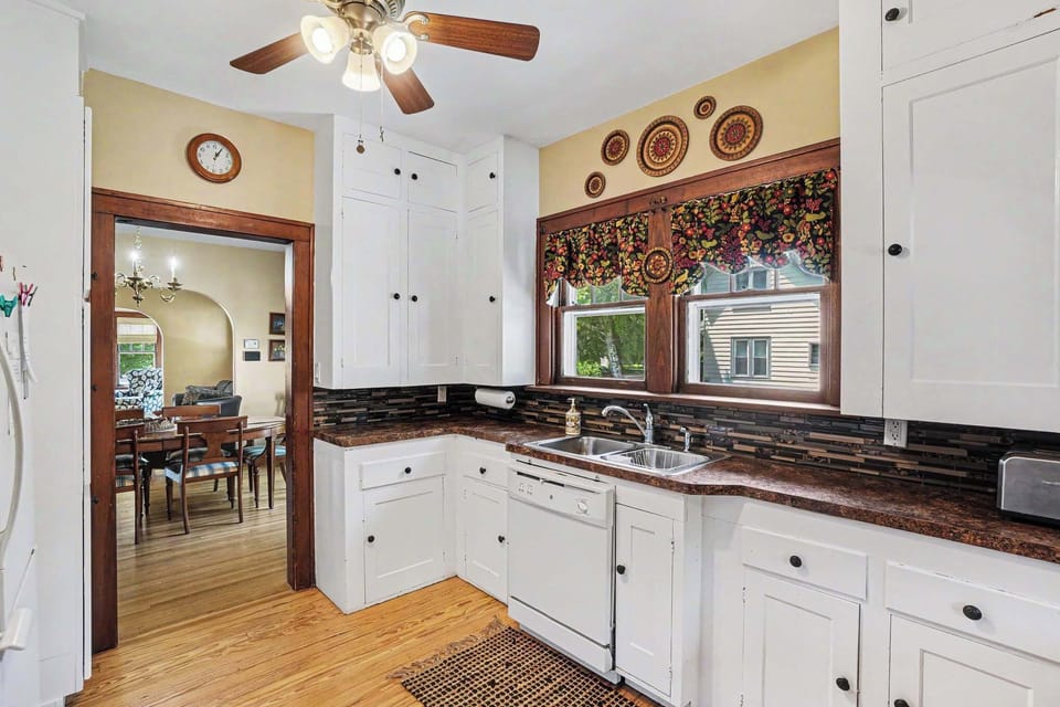 Flow Freely Between Cooking and Connecting, Thanks to the Open Layout Linking Kitchen and Dining Spaces