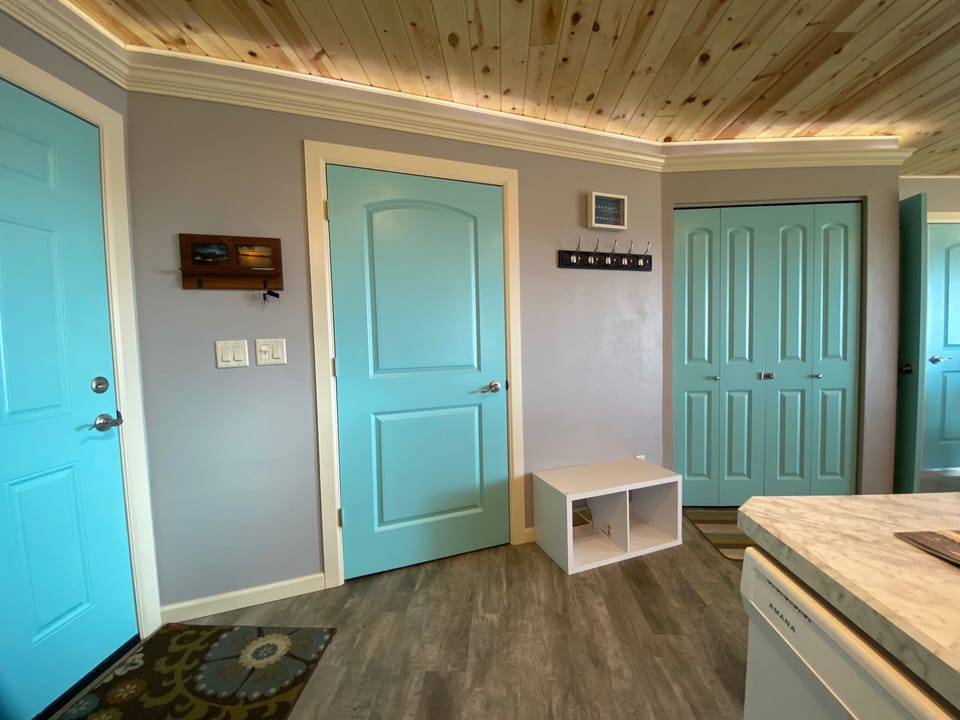 Entrance door and laundry room as seen from the kitchen