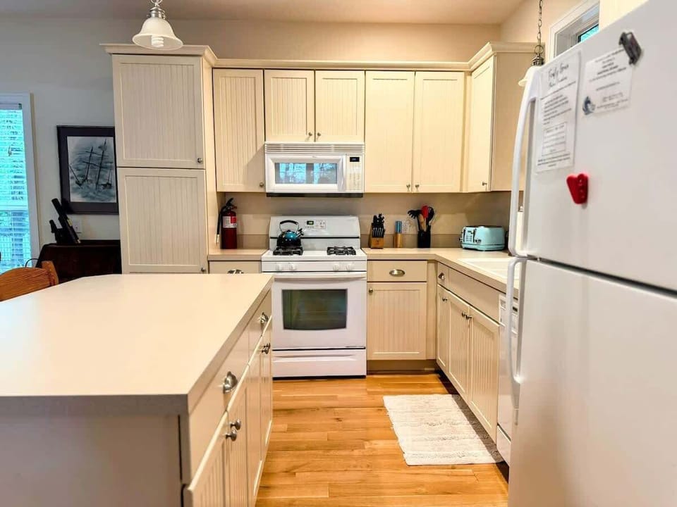 We didnt plan to cook on vacation. But then this kitchen made it feel easyand kind of fun.