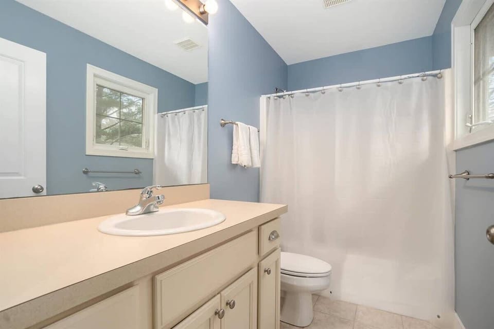 Clean, calm, and just steps from bed. This ensuite makes mornings a little easier.