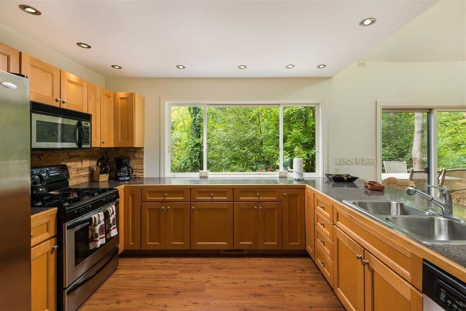 Sleek and Contemporary Appliances Certain to Bring Out Your Inner Chef