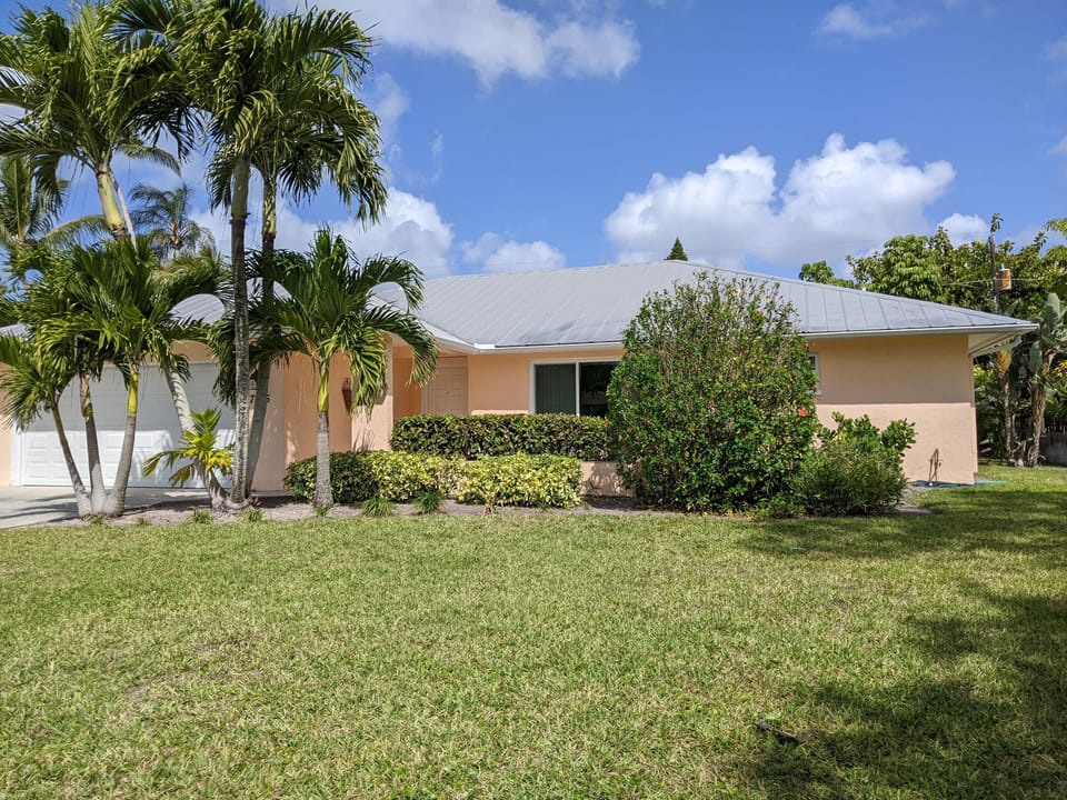 Spacious 2000 sq ft home only blocks from the beach