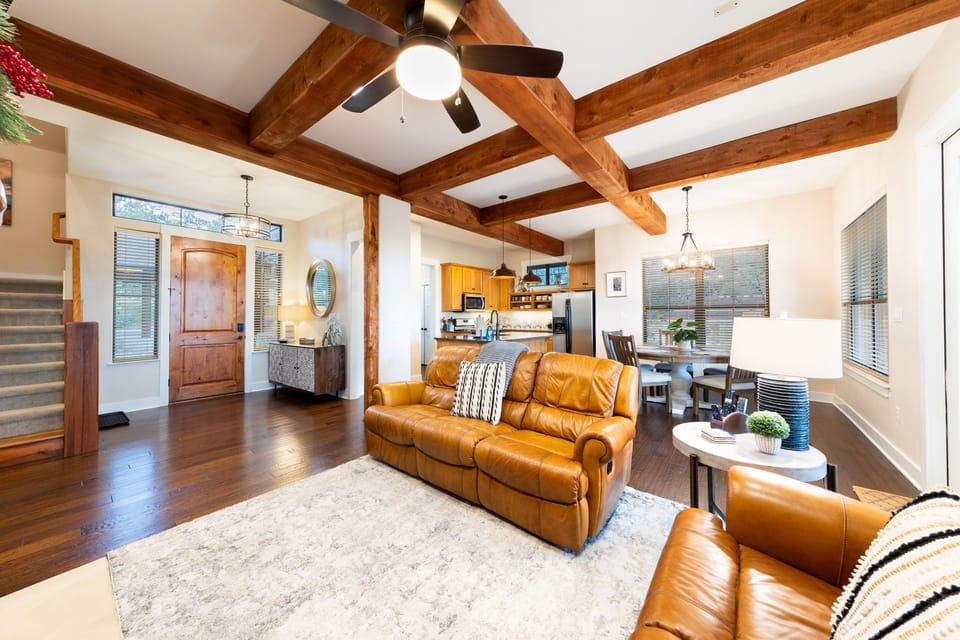 Supreme comfort when you choose to lounge on these beautiful leather couches