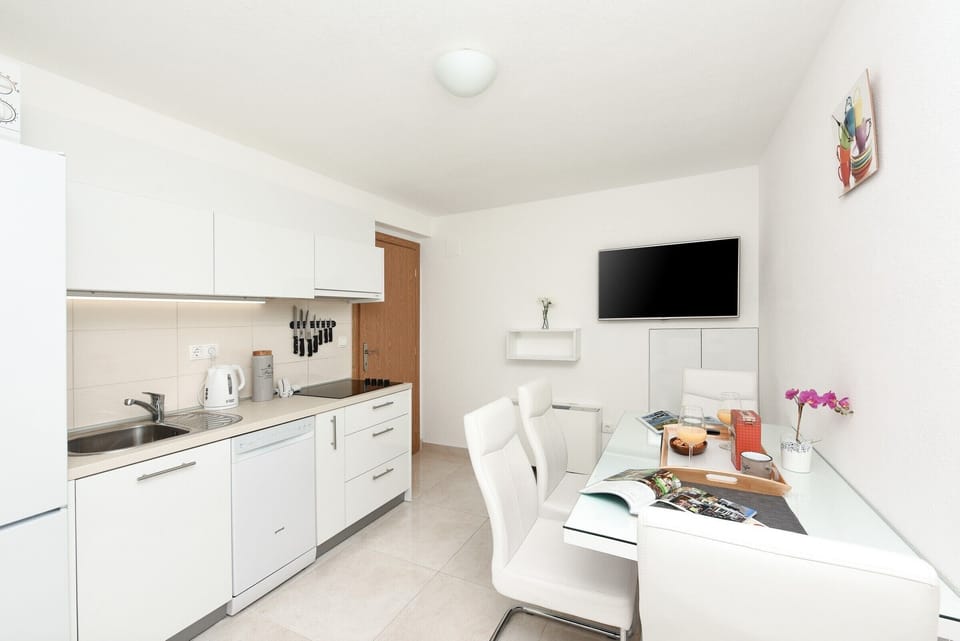 Kitchen, dining arae, TV set