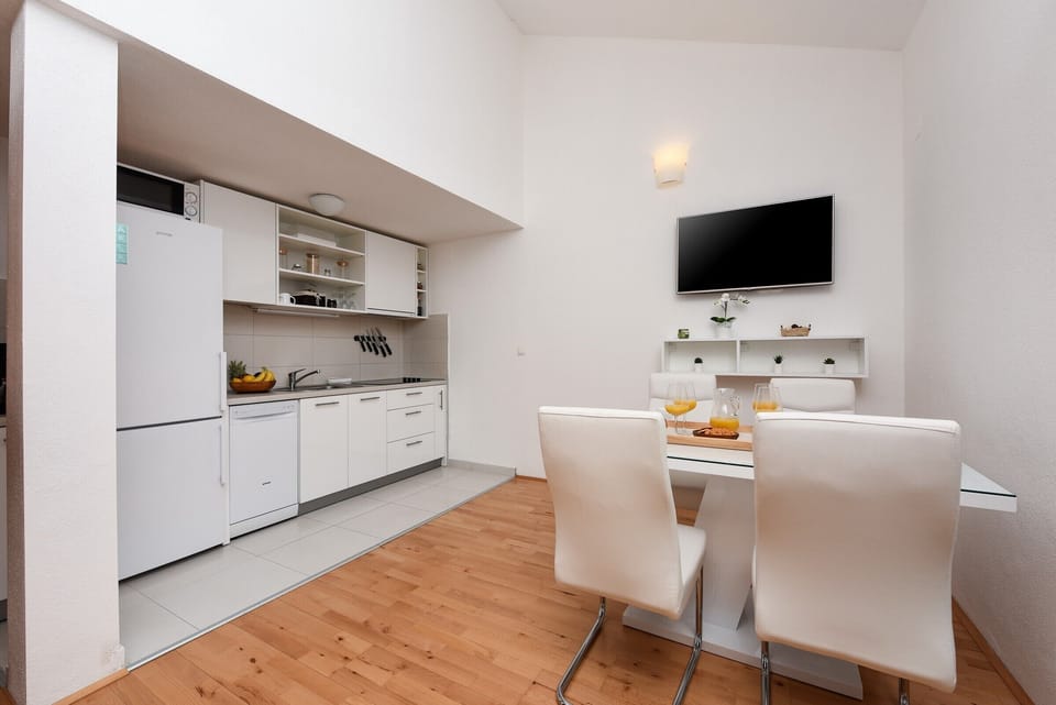 Kitchen, dining room