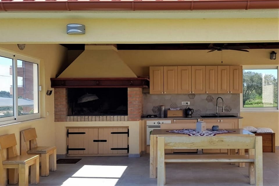 outdoor kitchen, BBQ facilities, BBQ, garden