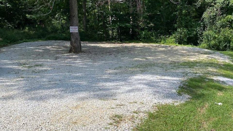 Large, pull-around parking area.