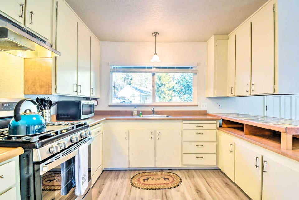 Kitchen | Fully Equipped | Tea Kettle