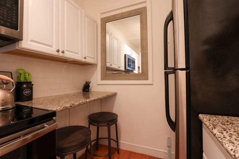 Eat in counter top, in kitchen