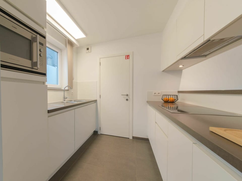 Building, Cabinetry, Kitchen, Wood, Flooring, Floor, House, Material Property, Hardwood