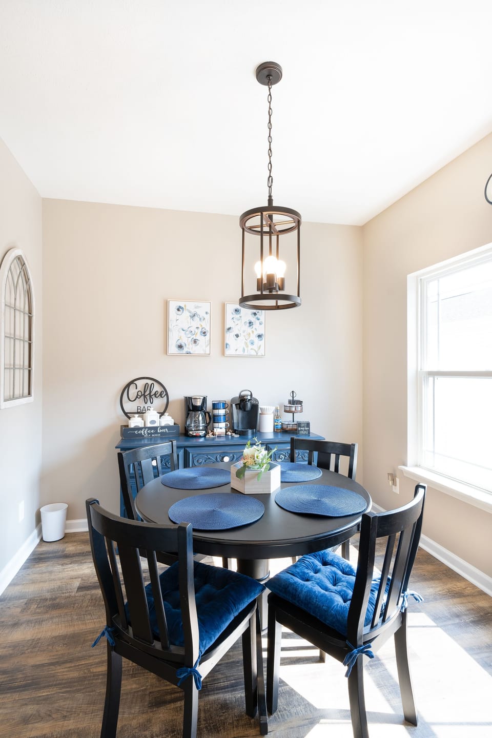 Dining room with coffee nook