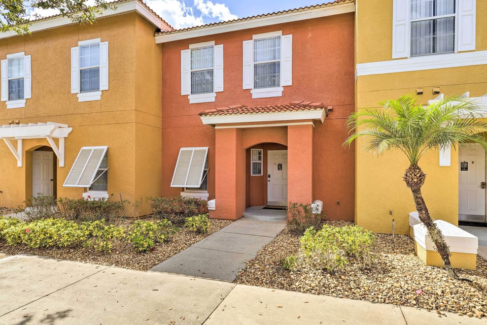 Kissimmee Vacation Rental | 3BR | 2.5BA | Stairs Required | 1,295 Sq Ft