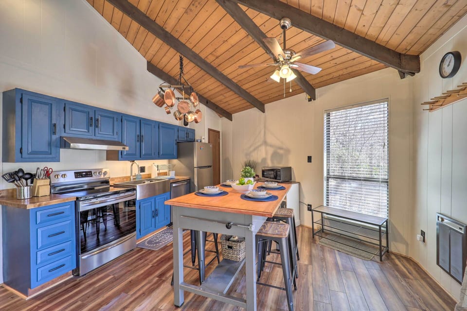 Dining Area | Kitchen