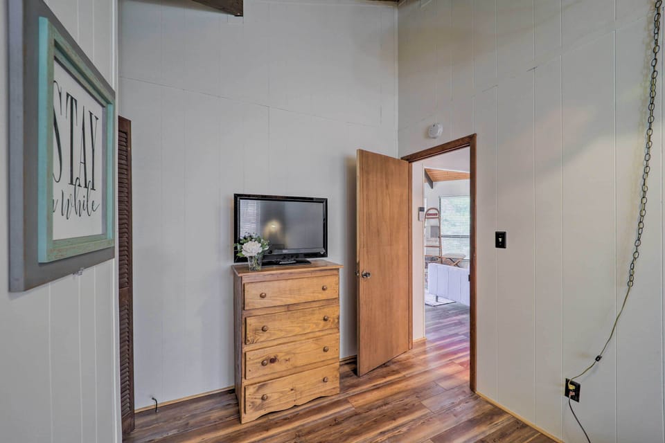 Bedroom 2 | Smart TV