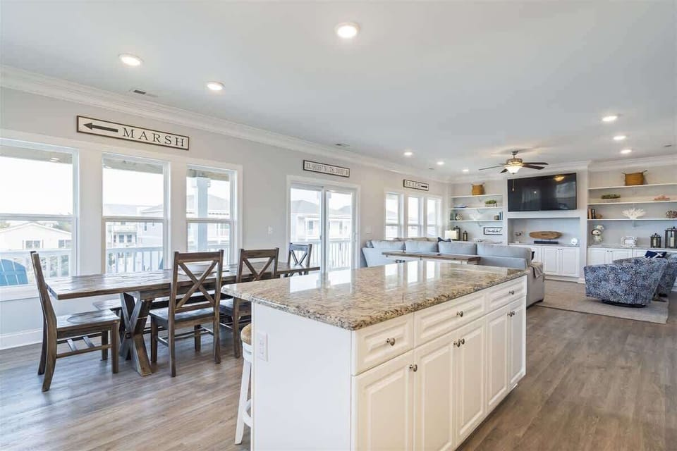 Kitchen & Dining: Bright, spacious kitchen perfect for meal prep and family feasts with scenic views!