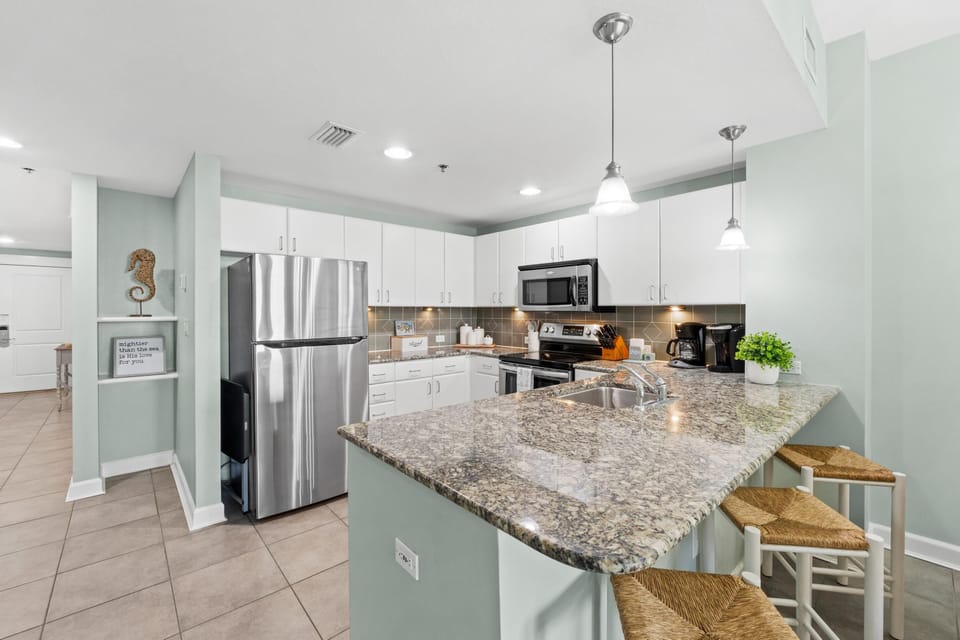 Kitchen with Breakfast Bar