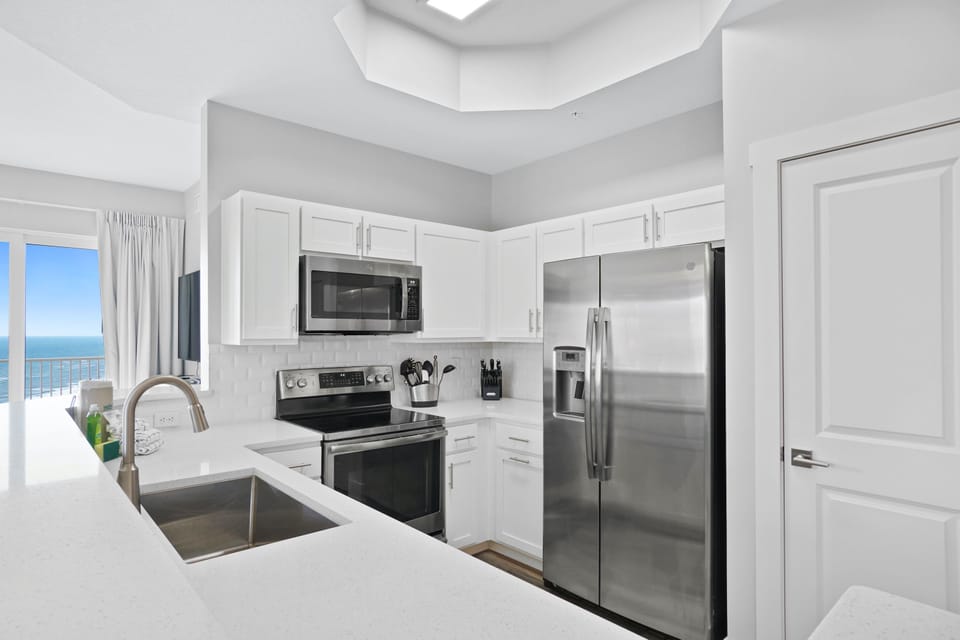 Kitchen with Breakfast Bar