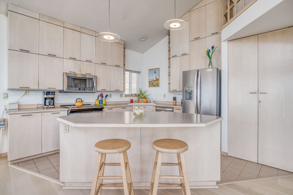 Breakfast Table with high chairs