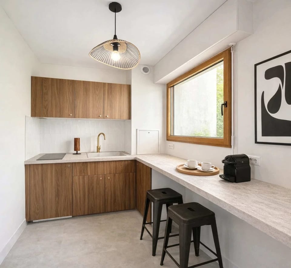 Top kitchen where you will find all you need, from the Nespresso machine to a boiler & stove.