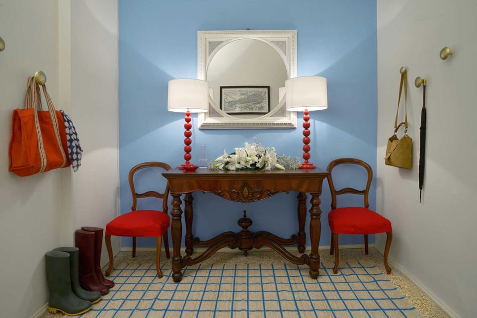 Entry of fine Venetian apartment.