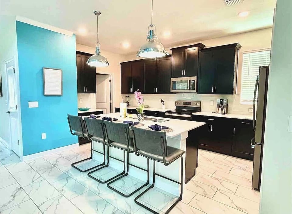 Full Kitchen with convenient casual eating area.