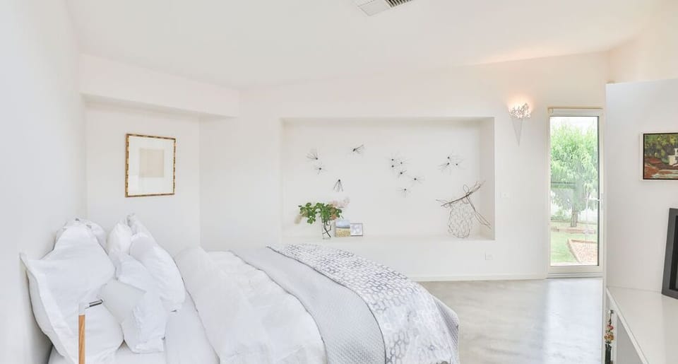 Main bedroom with ensuite