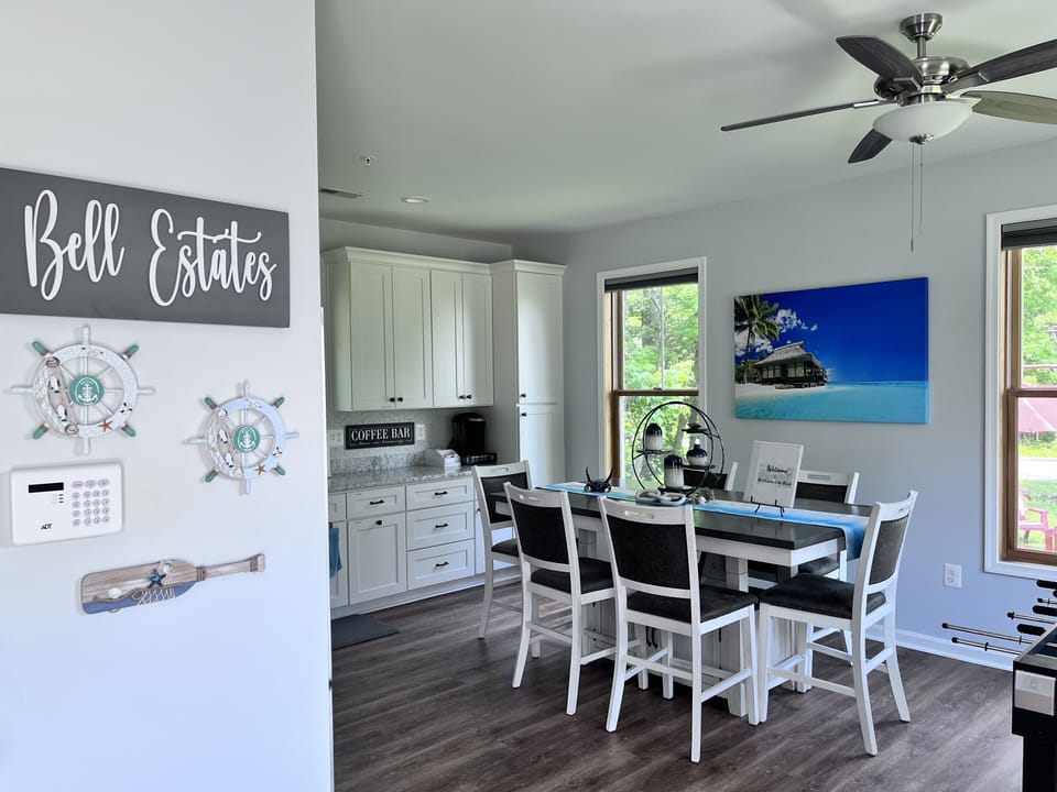 Modern eat-in Kitchen with amazing views. Smart TV, and brand new appliances.