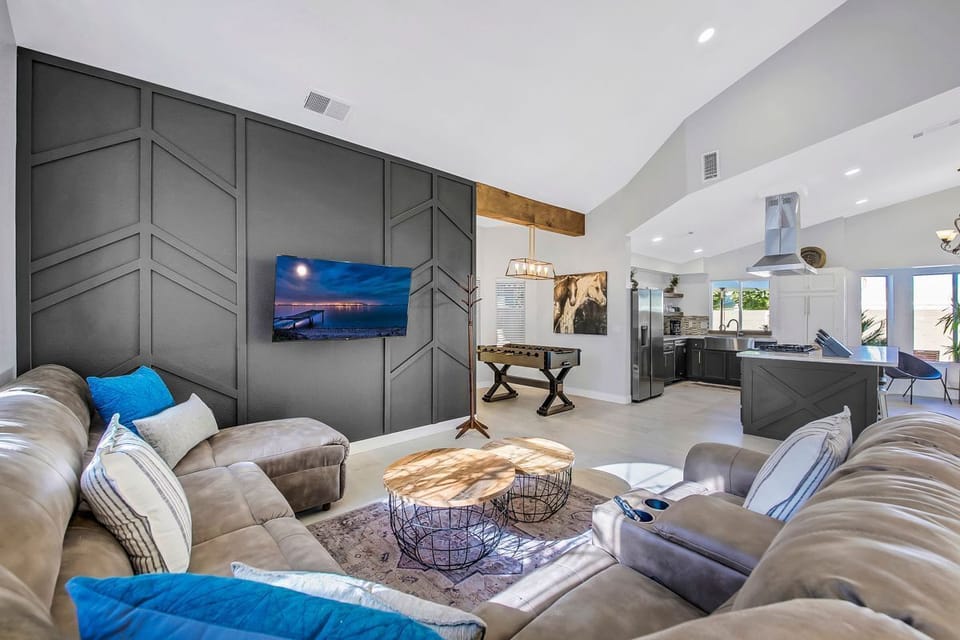 Open Concept Great for Socializing