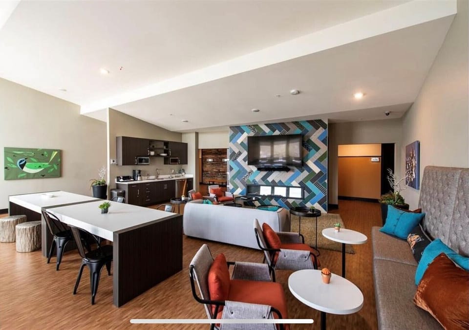 Community space on 4th floor available to all guests