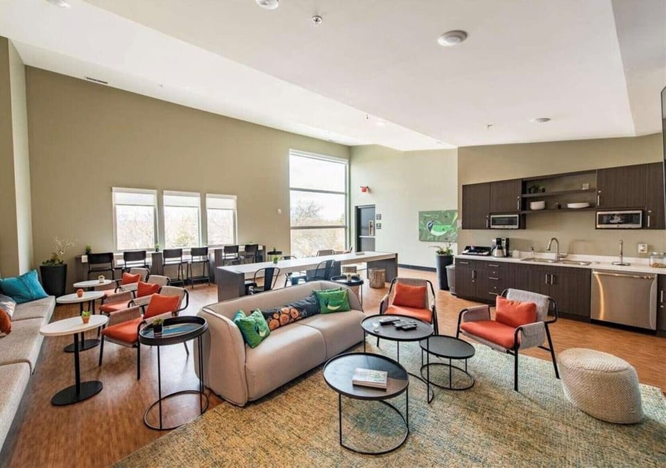 Community space on 4th floor available to all guests