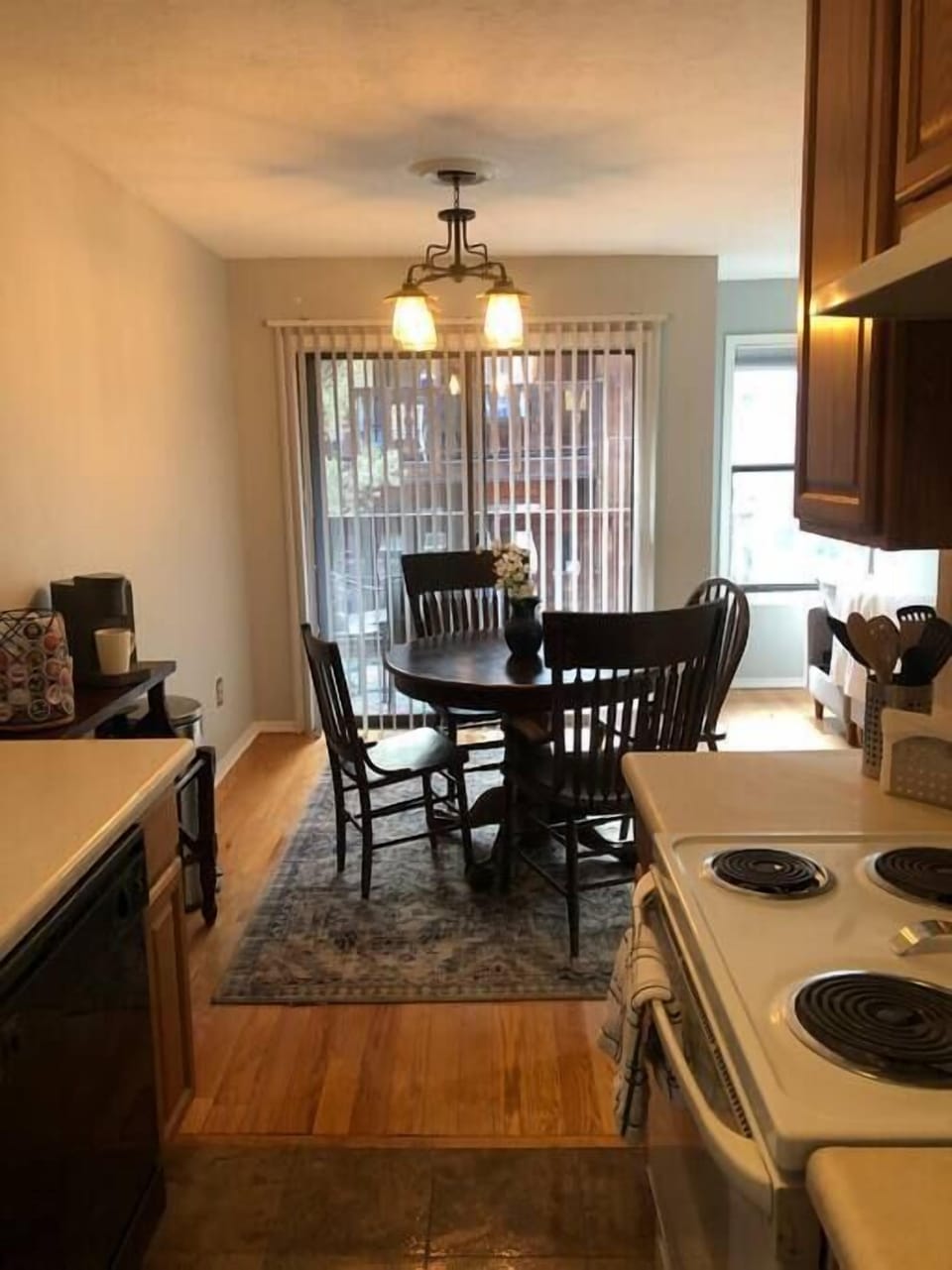 Dining area (2)