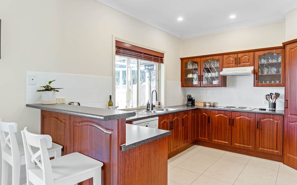 Fully equipped kitchen with cooktop, oven, microwave and Miele dishwasher