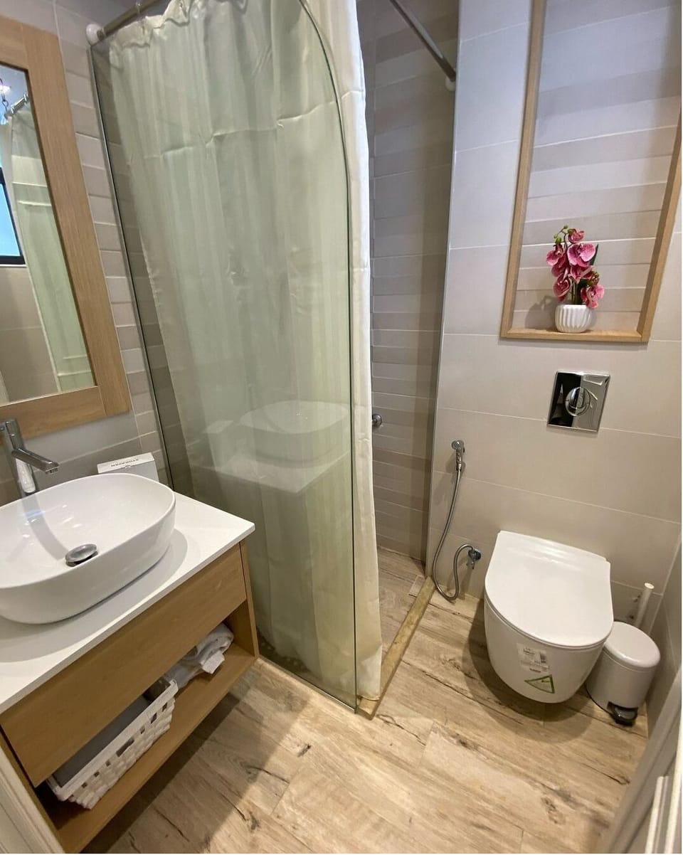 Master Bedroom Bathroom