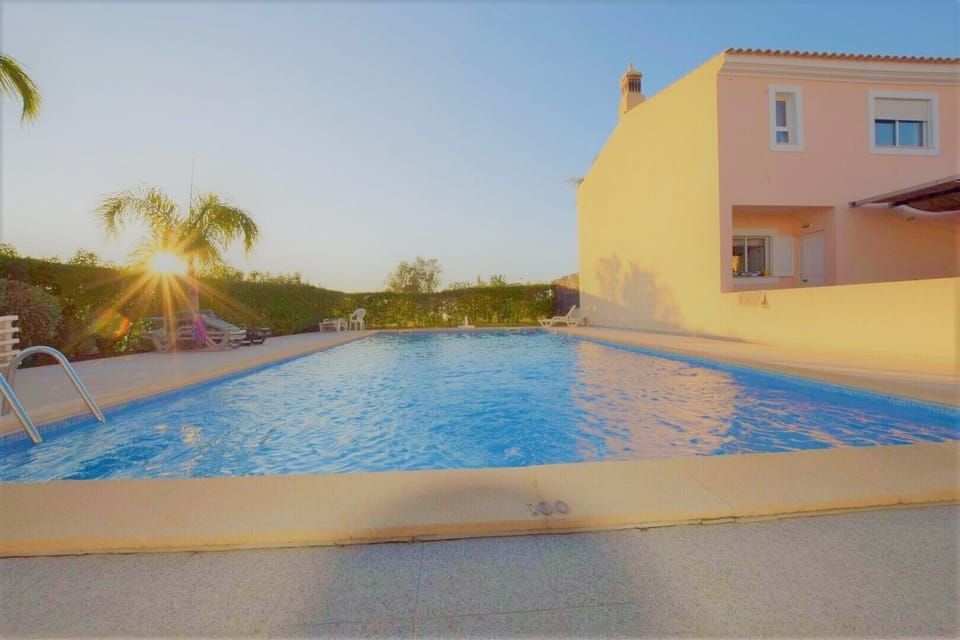 Outra perspetiva piscina condomínio